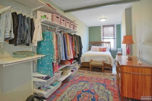 593 Gregory Ave, Union City NJ 07086-5878 exterior