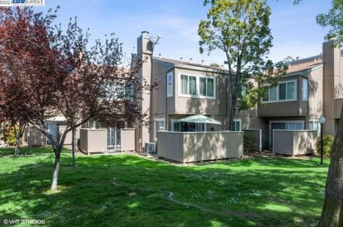 3901 Clayton Rd, Concord CA  94521-2583 exterior