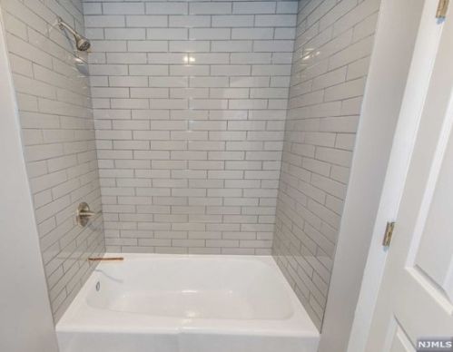 5 London Ct, Teaneck NJ 07666-6488 exterior