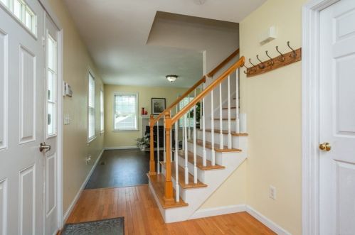 6 Howe Ave, Worcester, MA 01602-1714