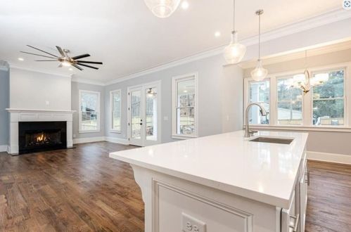 4101 Brookview Dr, Atlanta GA 30339-4605 exterior