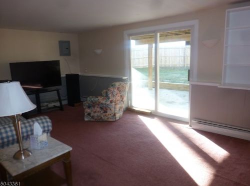 1 Cedar St, Kinnelon NJ 07405-1328 exterior