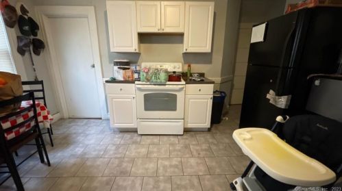 25 Clinton St, Manchester CT  06040-6129 exterior