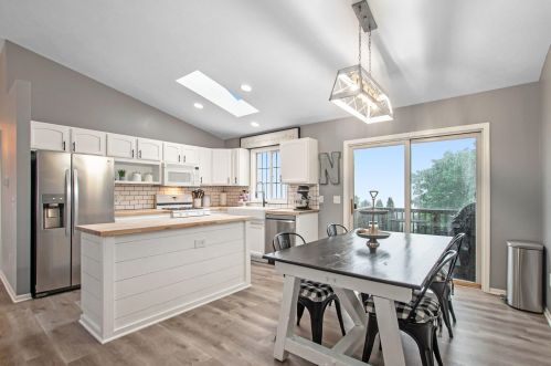 340 Riverwood Dr, Middlevle MI  49333-9092 exterior