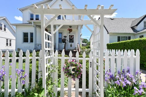 212 70th St, Milwaukee, WI 53213-1928