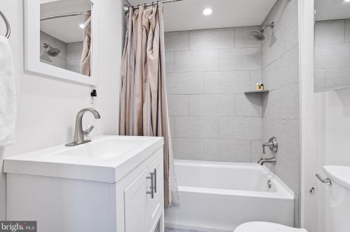 337 6th St, Philadelphia PA  19106-4138 exterior