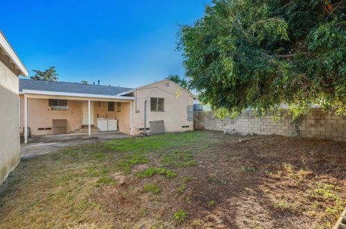 831 Maplewood Ave, Fullerton CA  92832-2625 exterior