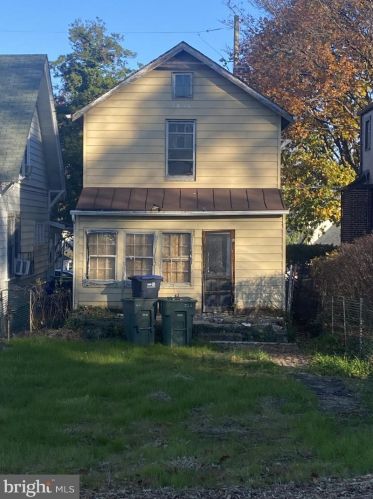 2211 Lawrence St, Washington, DC 20018-2817