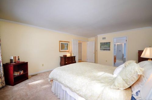 100 Pierce Blvd, Windsor CT 06095-1787 exterior