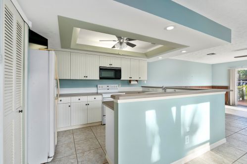 2500 Harbour Cv Dr, Fort Pierce FL 34949-1561 exterior