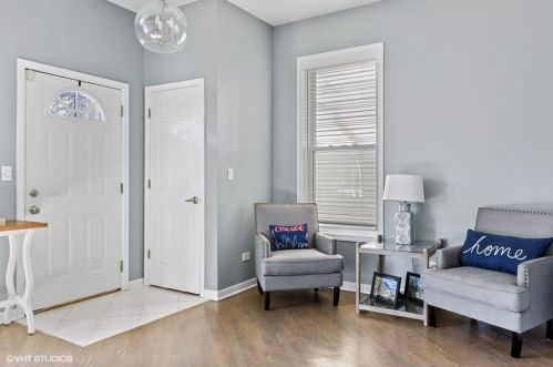 1828 Barry Ave, Chicago IL 60657-2042 exterior