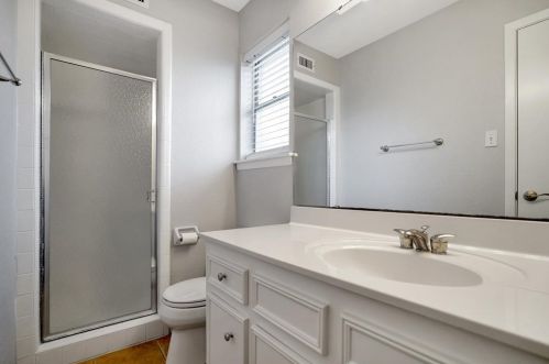 221 Normal Park Dr, Huntsville TX 77320-3438 exterior