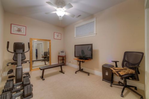 4340 Mozart St, Chicago IL 60618-1528 exterior