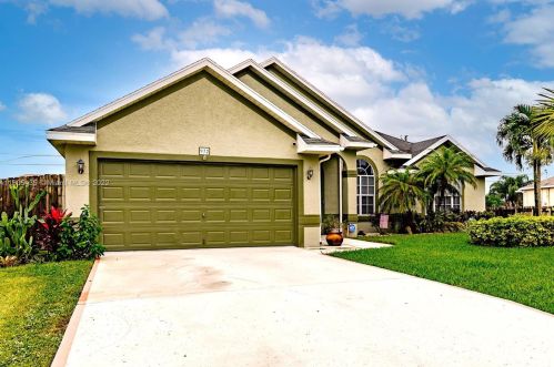 972 Haas Ave, Fort Pierce FL  34953-5611 exterior