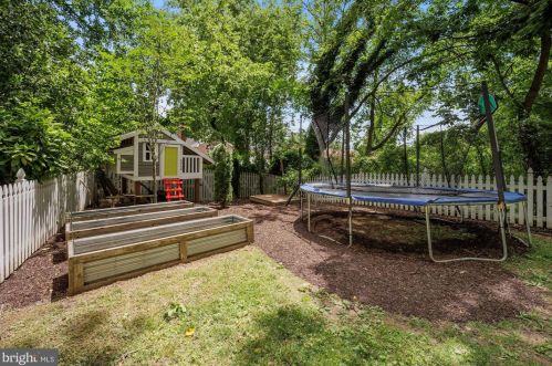 1847 47 Pl, Washington DC 20007-1910 exterior