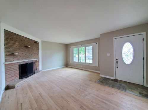 5659 32nd St, Milwaukee, WI 53209-4103