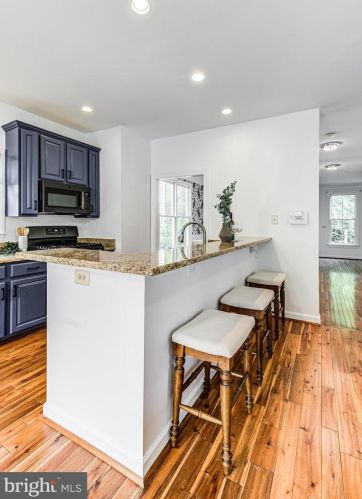 213 Creek Valley Ln, Rockville MD  20850-5603 exterior