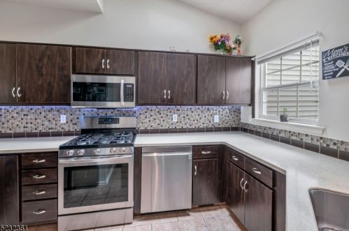 903 Evergreen Ct, Whippany NJ exterior