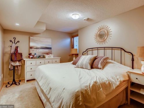 8932 Highview Ln, Saint Paul MN 55125-4921 exterior