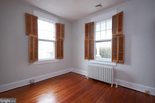 105 Masonic Vw Ave, Alexandria VA 22301-2203 exterior