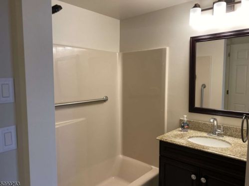 102 Cleveland Ln, Rockaway NJ  07866-5800 exterior