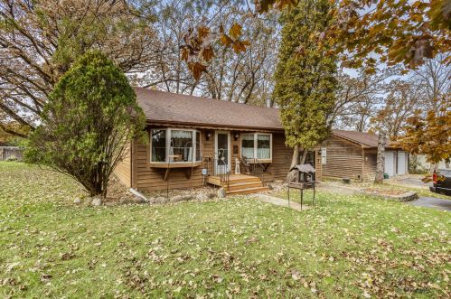 3001 Chestnut Dr, Bull Valley, IL 60097-8541