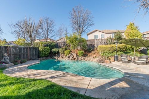1222 Meredith Way, Folsom CA 95630-7325 exterior