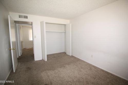 2202 73 Ave, Phoenix AZ 85033-1325 exterior