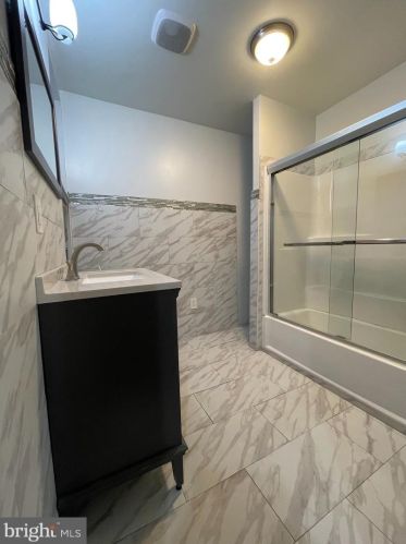 4037 8th St, Philadelphia PA 19140-2233 exterior