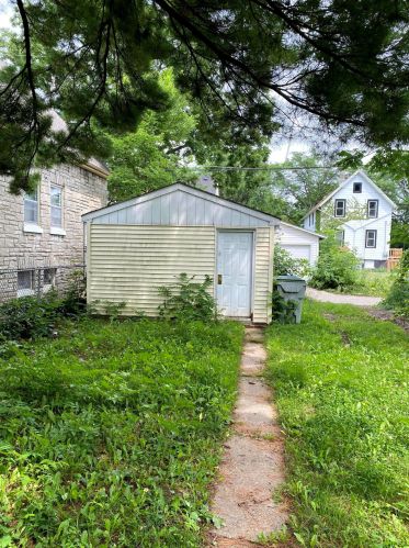 2926 17 St, Milwaukee WI 53206-2161 exterior