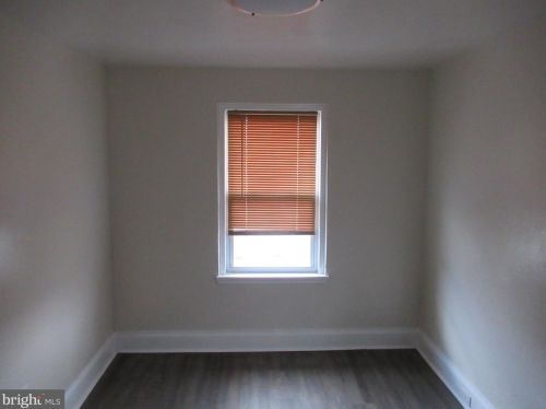 966 Niagara Rd, Camden NJ 08104-2860 exterior