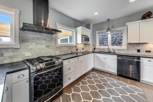 2047 Honore St, Chicago IL  60614-3910 exterior