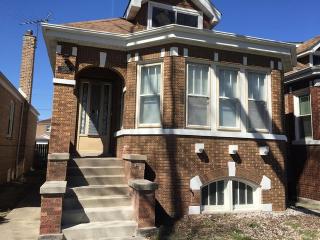 7240 Mozart St, Chicago, IL 60629-3031