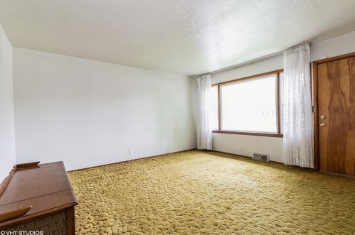 811 Alann Dr, Joliet, IL 60435-3820