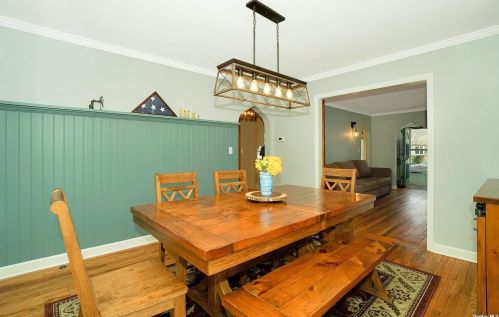 145 Chester St, Valley Stream NY 11580-4210 exterior