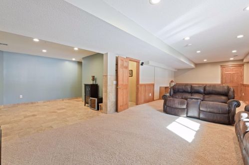 799 Ashley Dr, Chaska MN 55318-1540 exterior