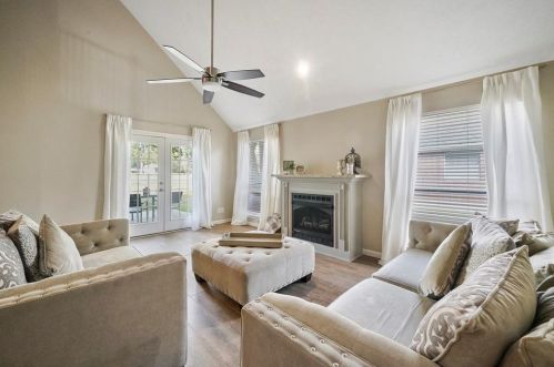 150 Golfview Dr, Montgomery TX 77356-8804 exterior