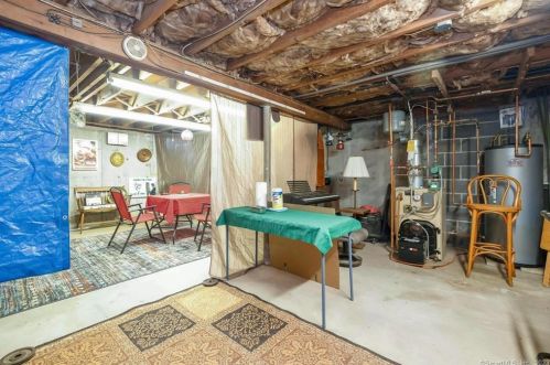 17 Shady Oak Dr, Enfield CT 06082-2311 exterior