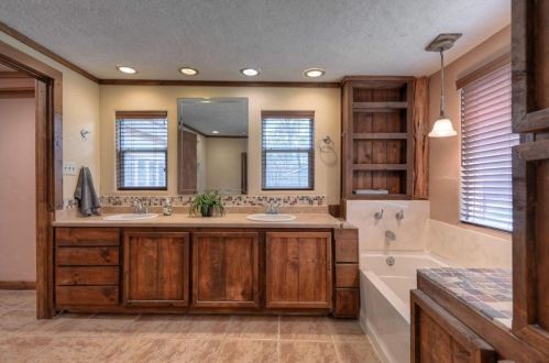 3064 Spg Br Rd, Montgomery TX 77316-2503 exterior