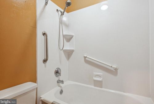 3110 Apple Rd, Washington DC 20018-1605 exterior