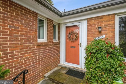 6008 Benalder Dr, Bethesda, MD 20816-1009