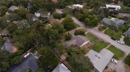 304 Blue Rdg Trl, Austin TX 78746-4538 exterior