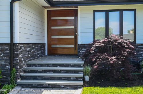 3 Arlene Dr, West Long Branch NJ 07764-1153 exterior