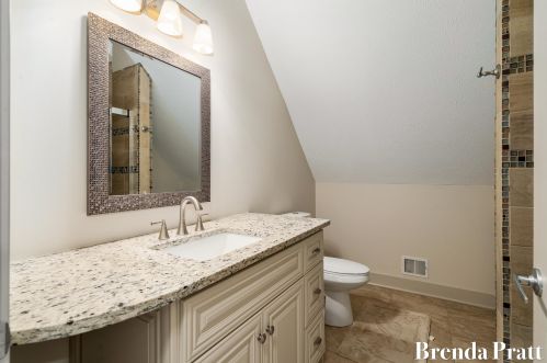 1827 Wealthy St, Grand Rapids MI 49506-2920 exterior