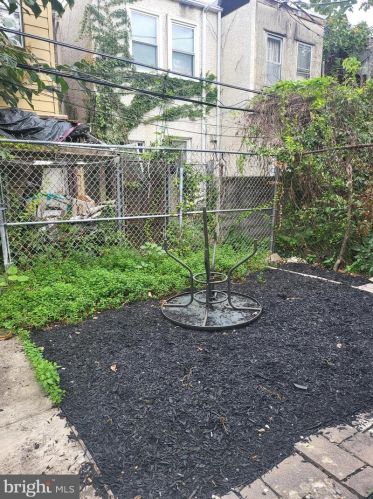 5219 Cedar Ave, Philadelphia PA 19143-1524 exterior