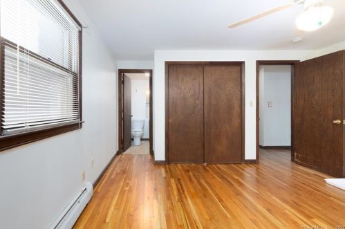 14 Crescent St, Derby CT 06418-2007 exterior