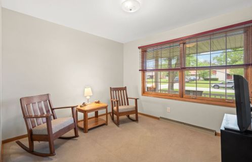 6239 Carolann Dr, Milwaukee WI 53223-1517 exterior