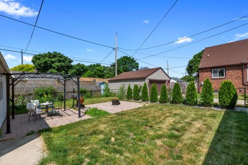 3319 Dayfield Ave, Milwaukee WI 53207-3112 exterior