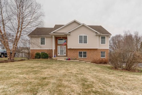 3803 Jacobson Dr, Bull Valley IL 60097-8142 exterior