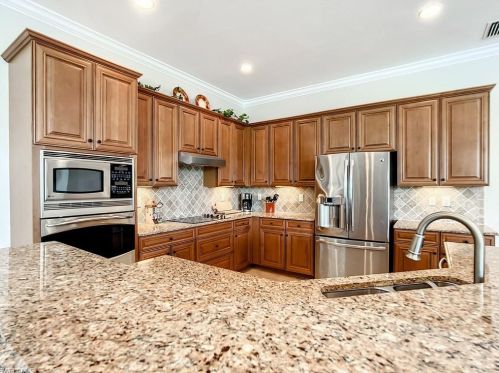 10083 Biscayne Bay Ln, Naples FL 34120-3754 exterior